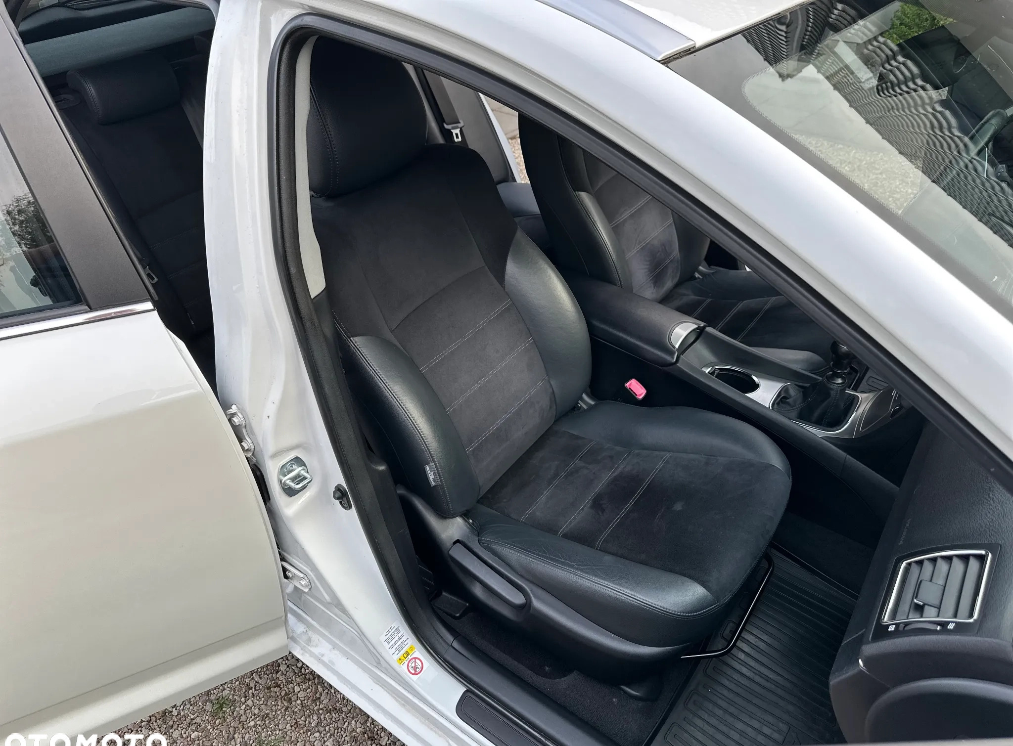 Toyota Avensis cena 48900 przebieg: 183500, rok produkcji 2014 z Góra małe 529